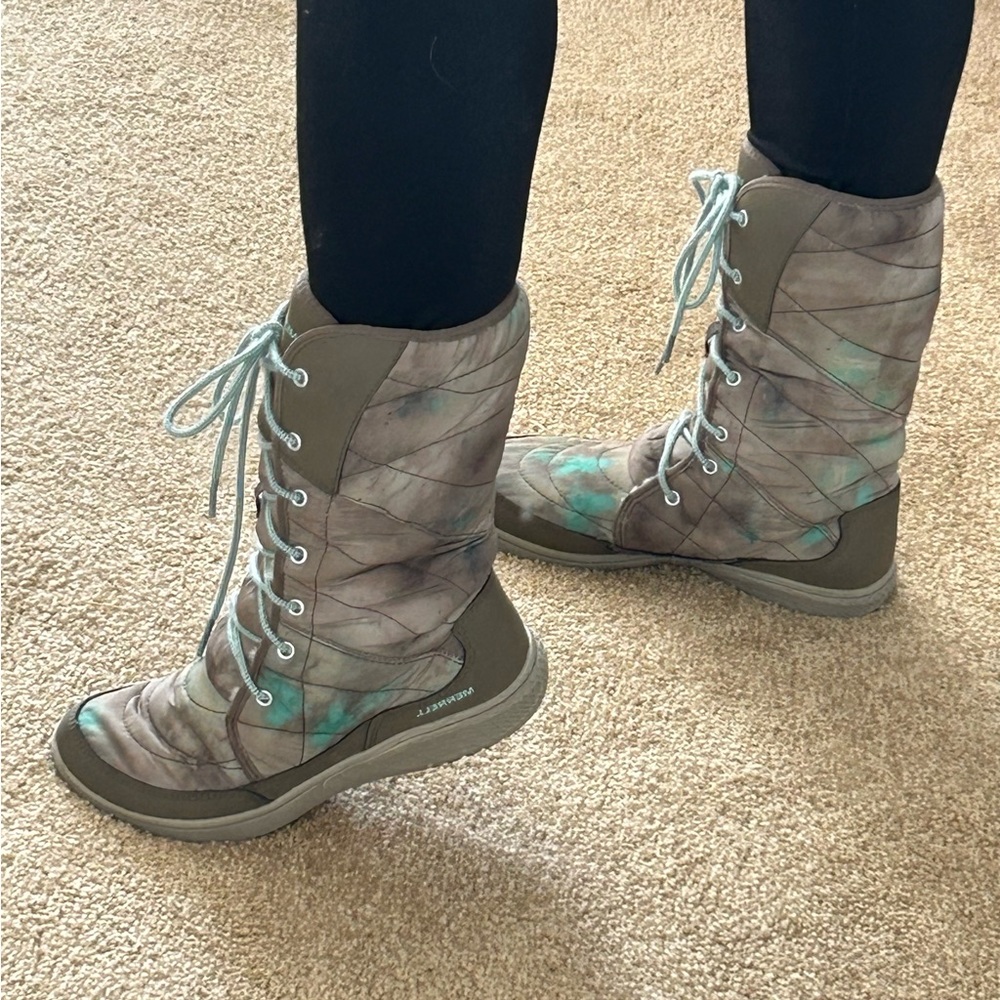 Women’s size 7 Merrell Select Grip Boot